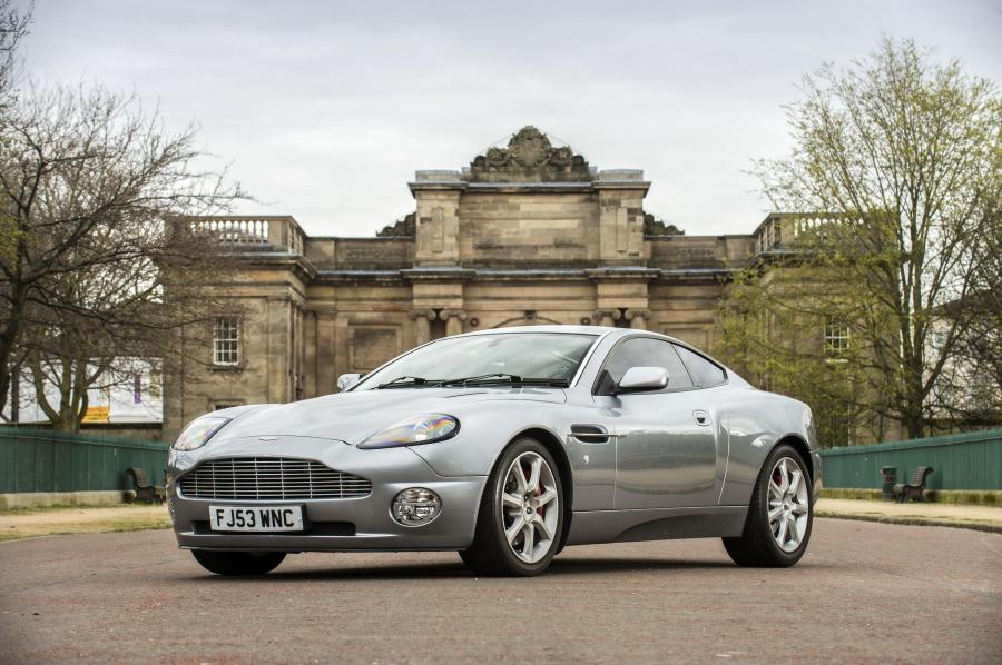  Aston Martin V12 Vanquish 2001 года  (UK) (фото 2 из 44)